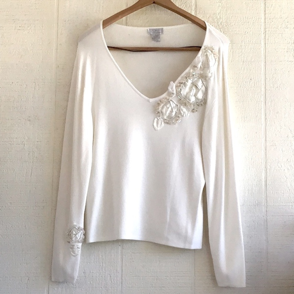 Vintage flower appliqué iridescent beaded ecru bleached sweater blouse
